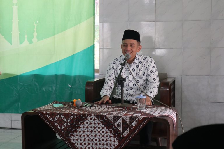 Bapak Ahmad Syauqi Soeratno
